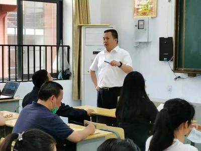 启黄中学组织语文、数学、英语学科教师召开线上调考分析会